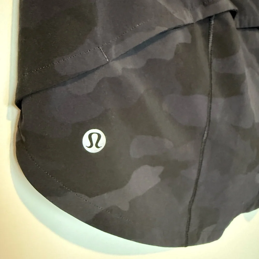 Lululemon Speed Up Low-Rise Lined Short 2.5” in Heritage 365 Camo Deep Coal - Picture 4 of 5